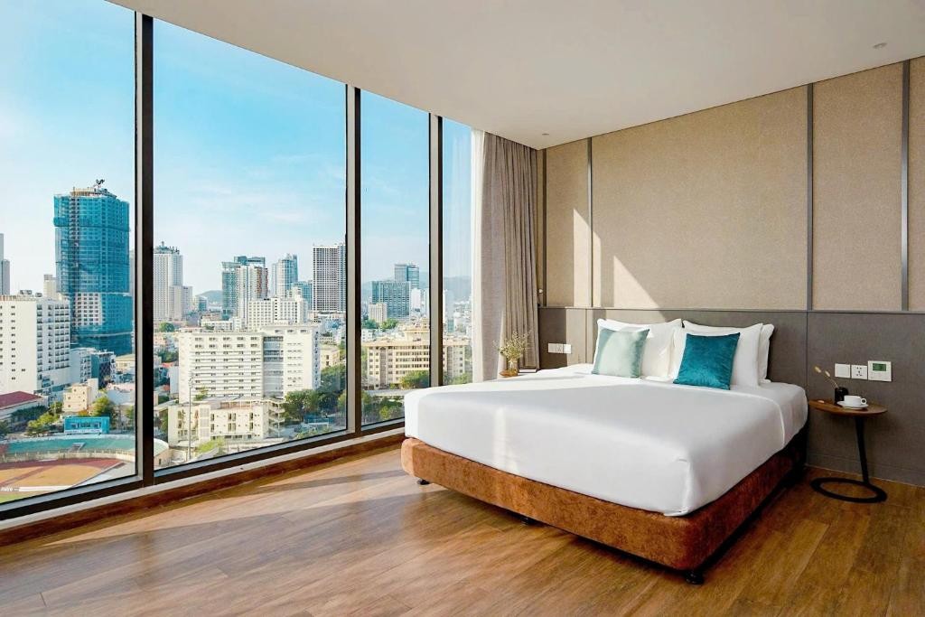 EM OI HOTEL