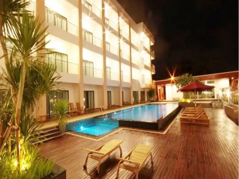 PARAGON SUITES RESORT