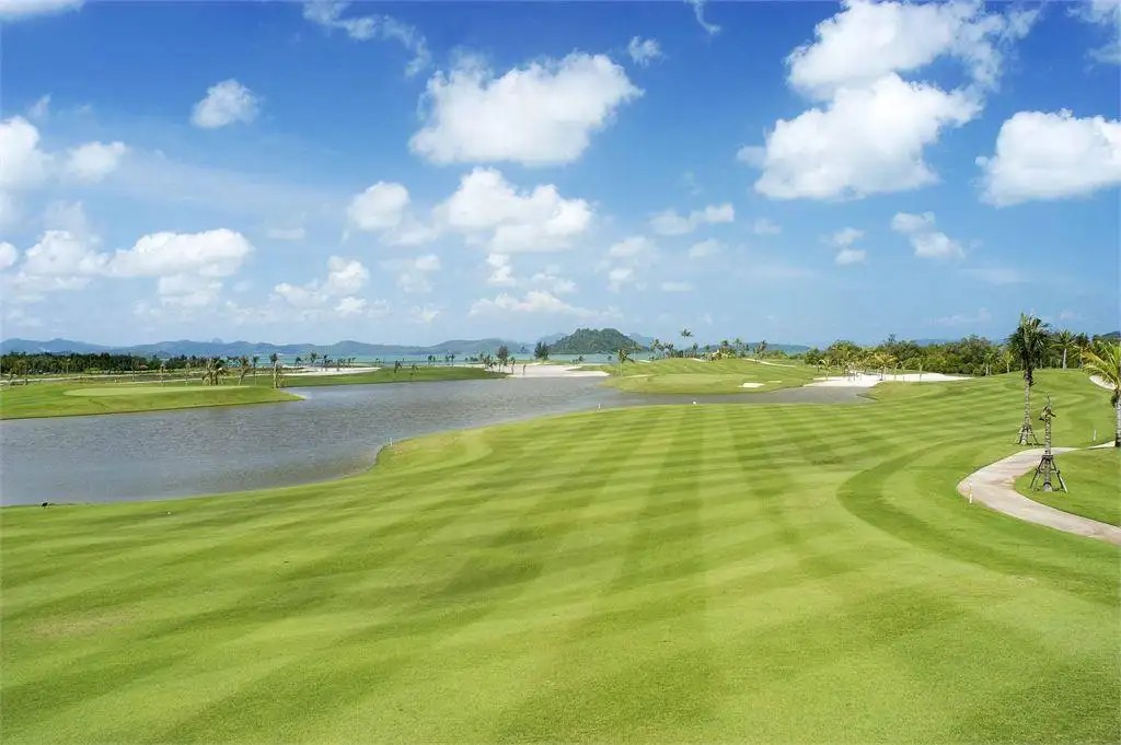 MISSION HILLS GOLF RESORT & SPA