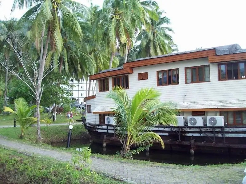 AUNCHALEENA BEACH FRONT RESORT