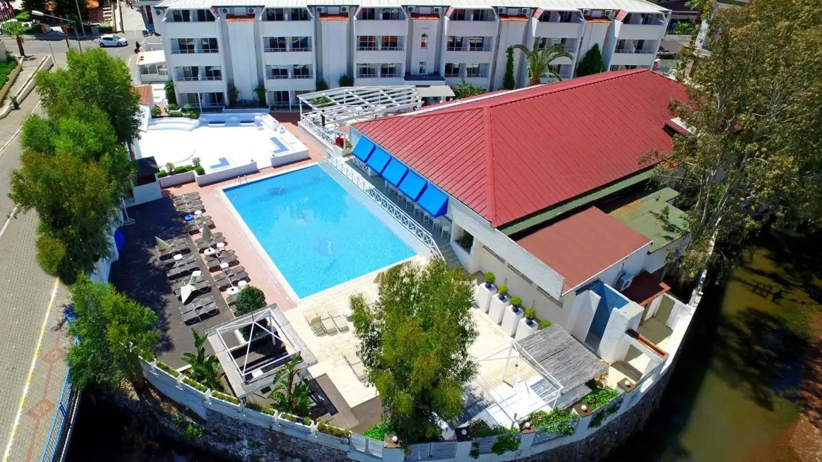 CLUB MUNAMAR BEACH RESORT