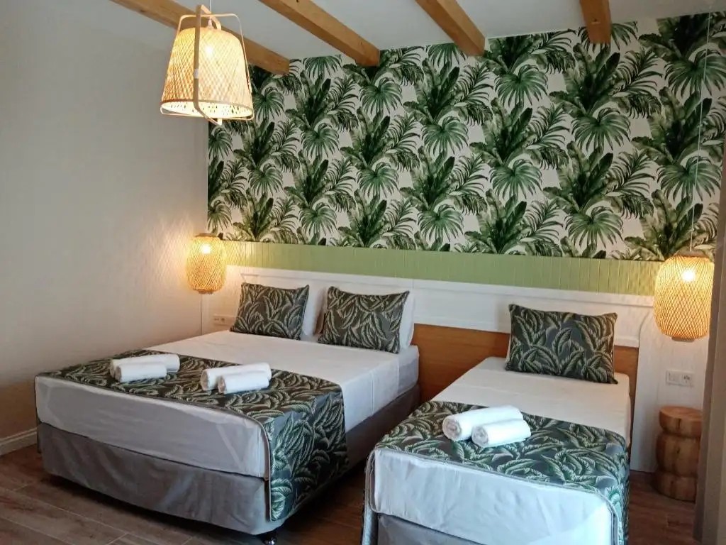 DOLPHIN PARK HOTEL