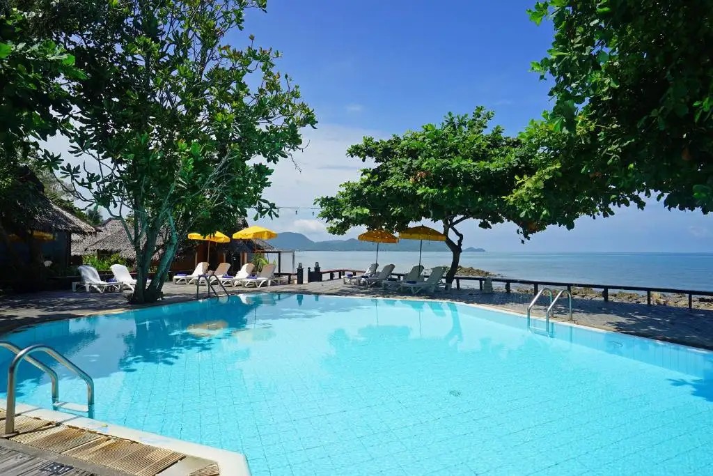 SUNSET VILLAGE BEACH RESORT