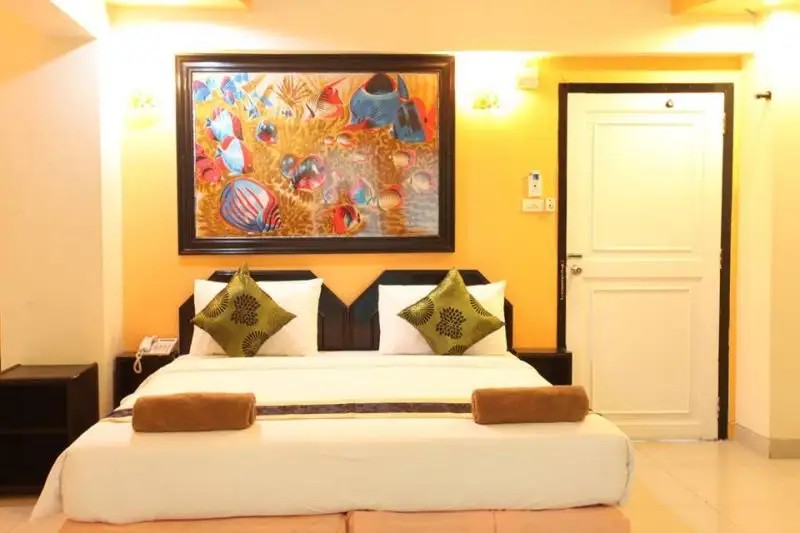 HOME PATTAYA (EX. MONAA' S PLACE)