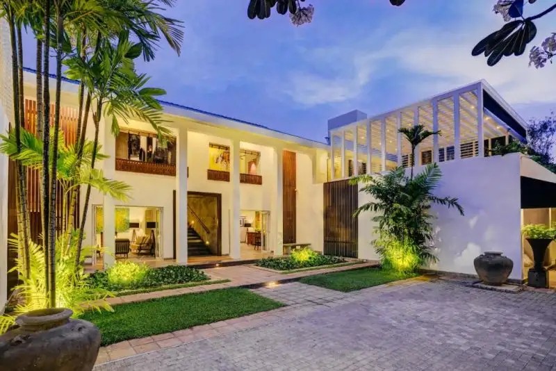 TARU VILLAS LAKE LODGE