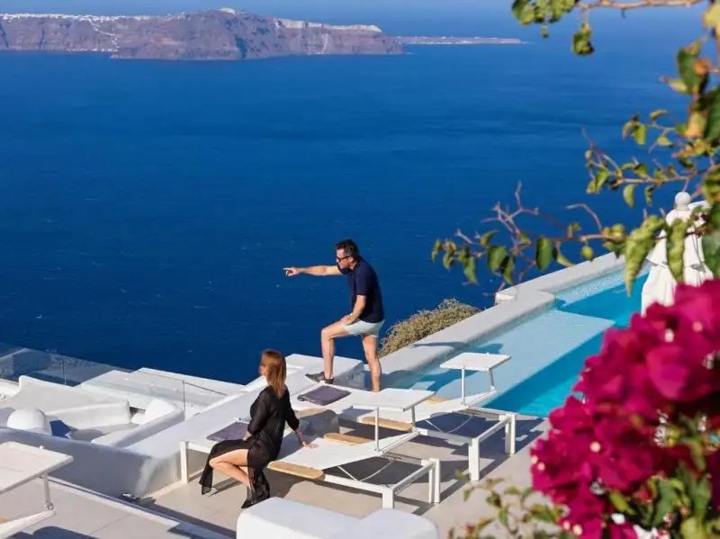 ASTRA APARTMENTS & SUITES