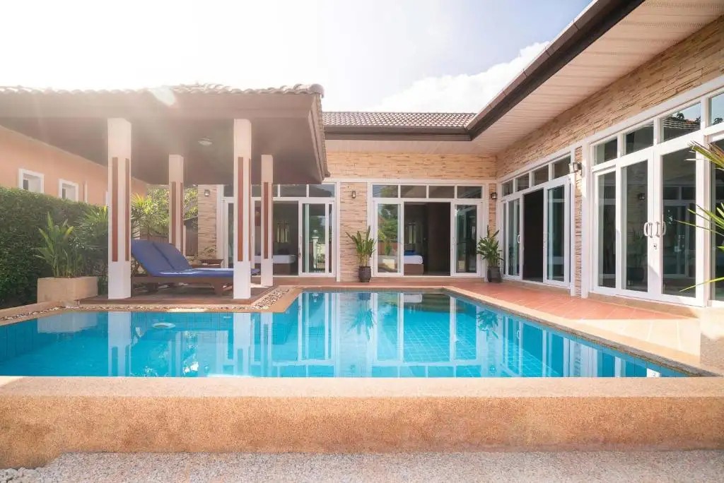 RAWAI PRIVATE VILLAS POOL AND GARDEN