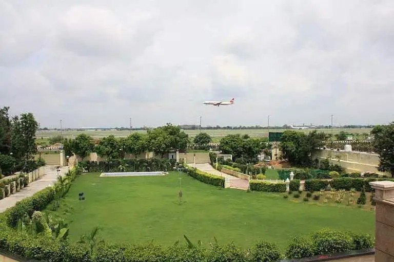 AIRPORT RESIDENCY