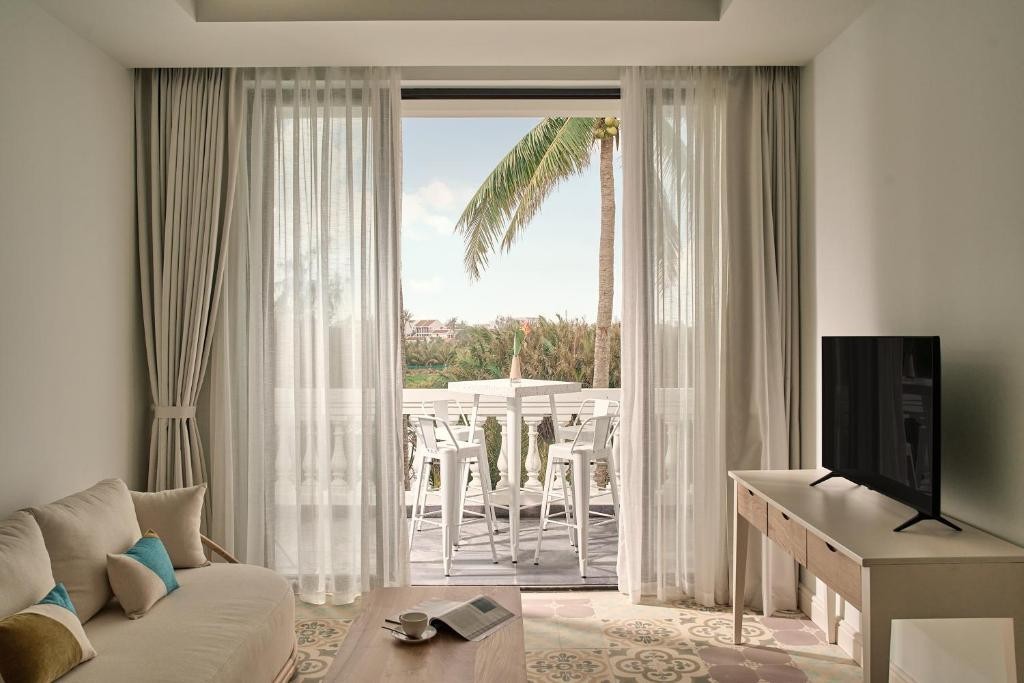 MOODHOIAN RIVERSIDE HOIAN