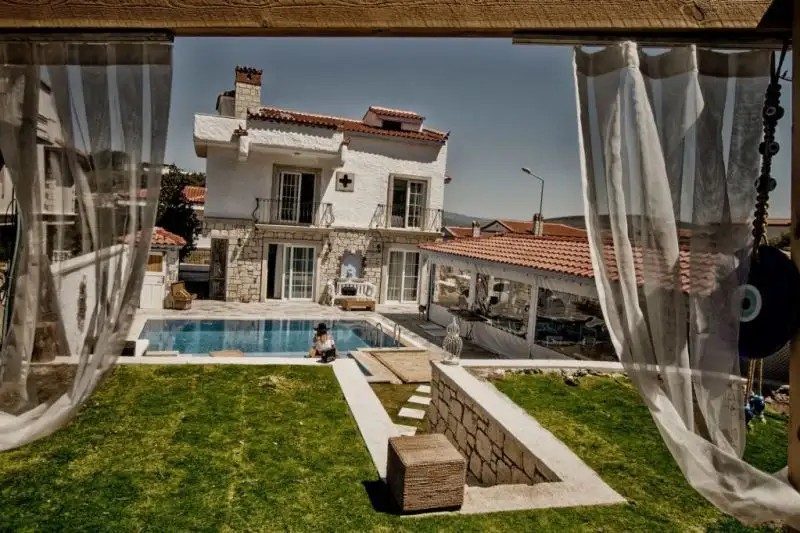 NAZ KONAK ALACATI