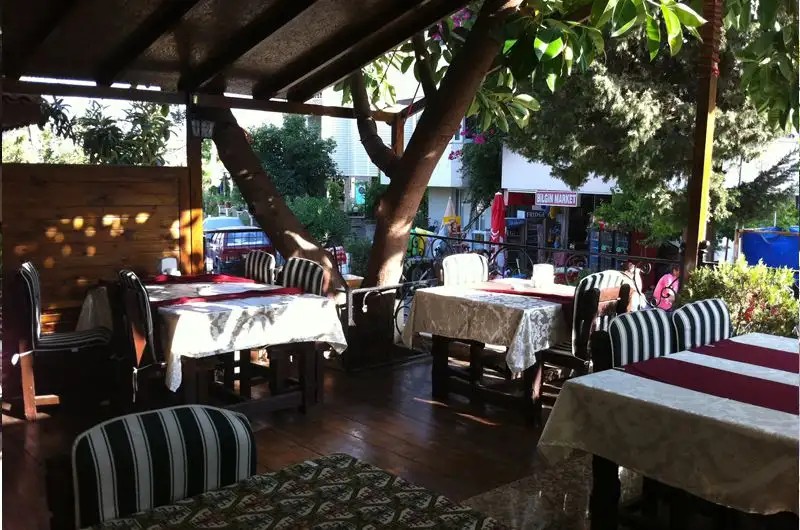 GREEN PALM HOTEL