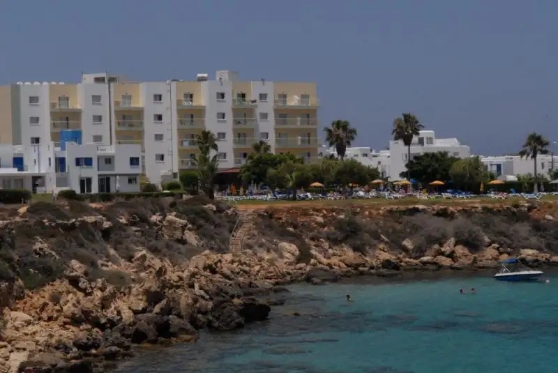 MAISTRALI PROTARAS APART