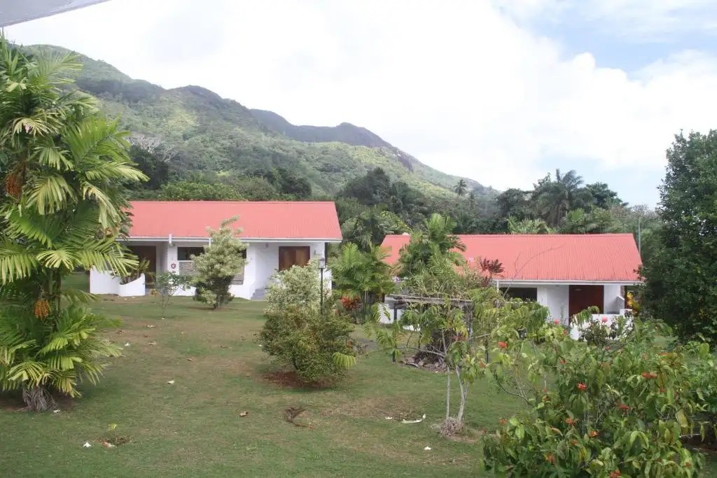 DANIELLAS BUNGALOWS
