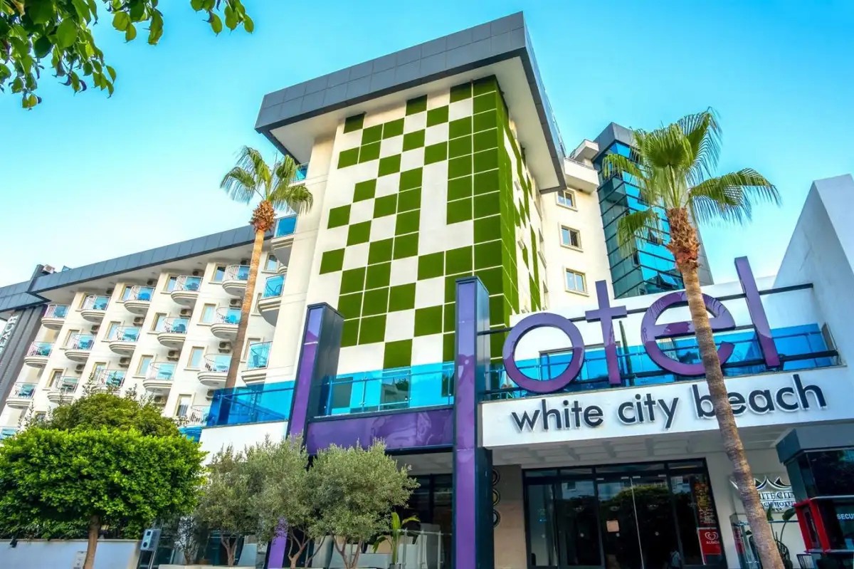 WHITE CITY BEACH ADULTS ONLY 16+