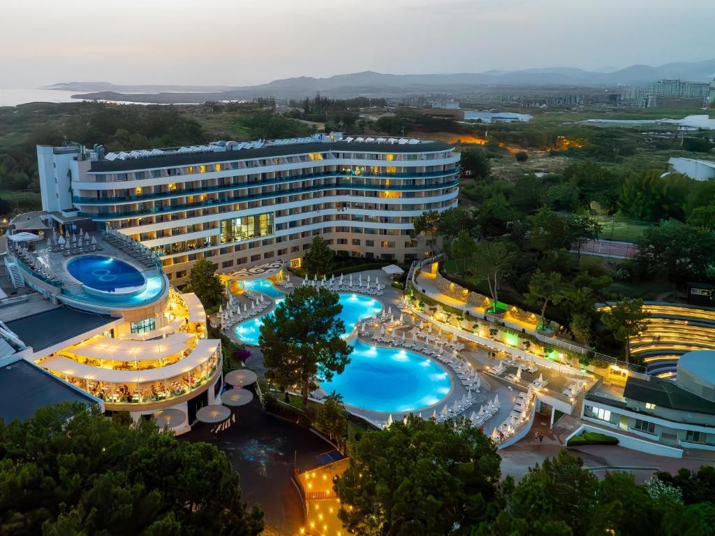 A GOOD LIFE UTOPIA FAMILY RESORT