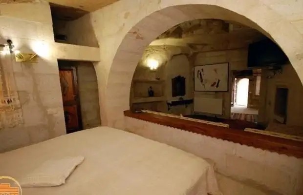SINASOS PALACE CAVE HOTEL