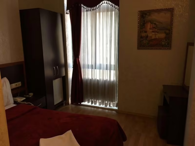 RED WHITE HOTEL