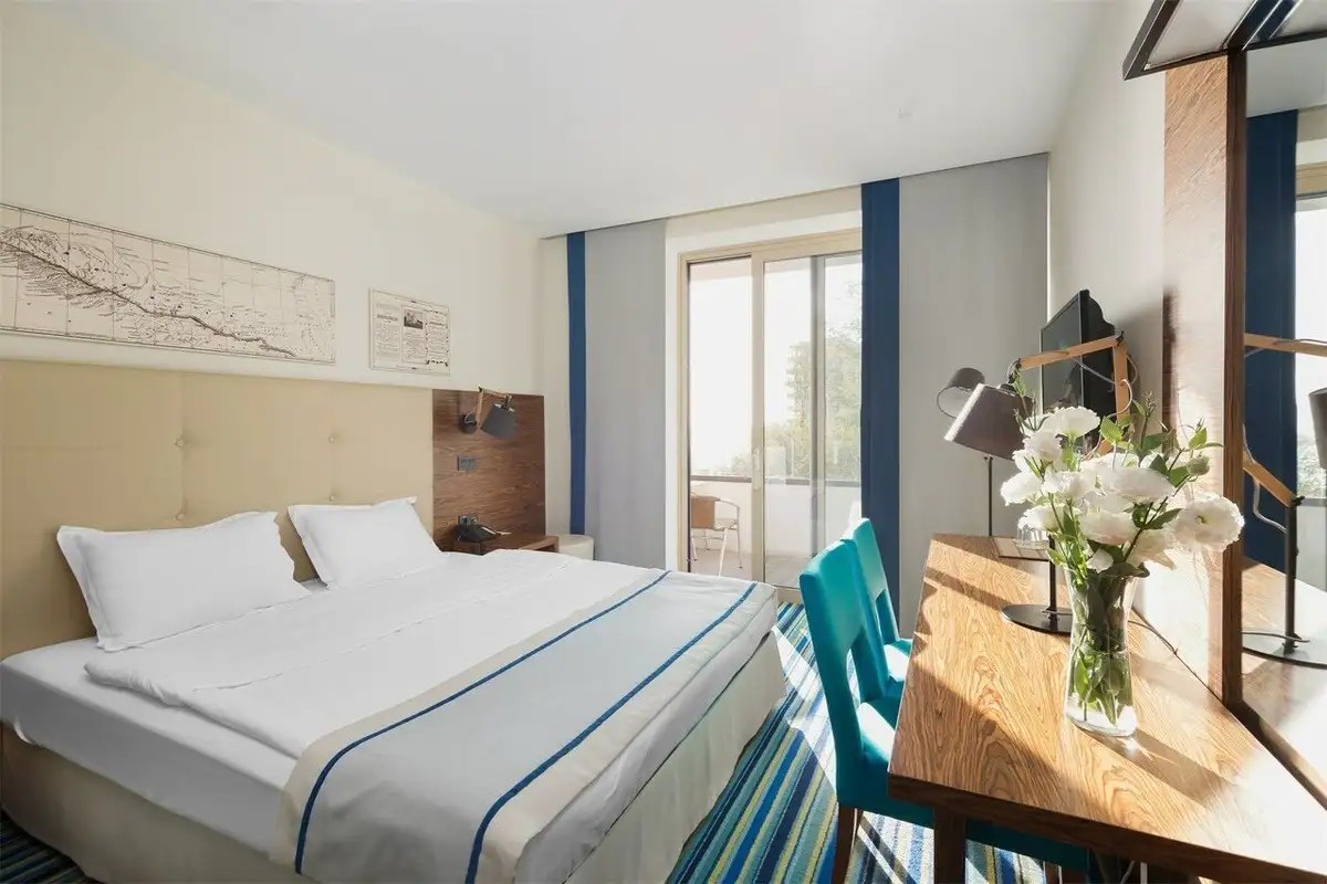 HIDENS HOTEL