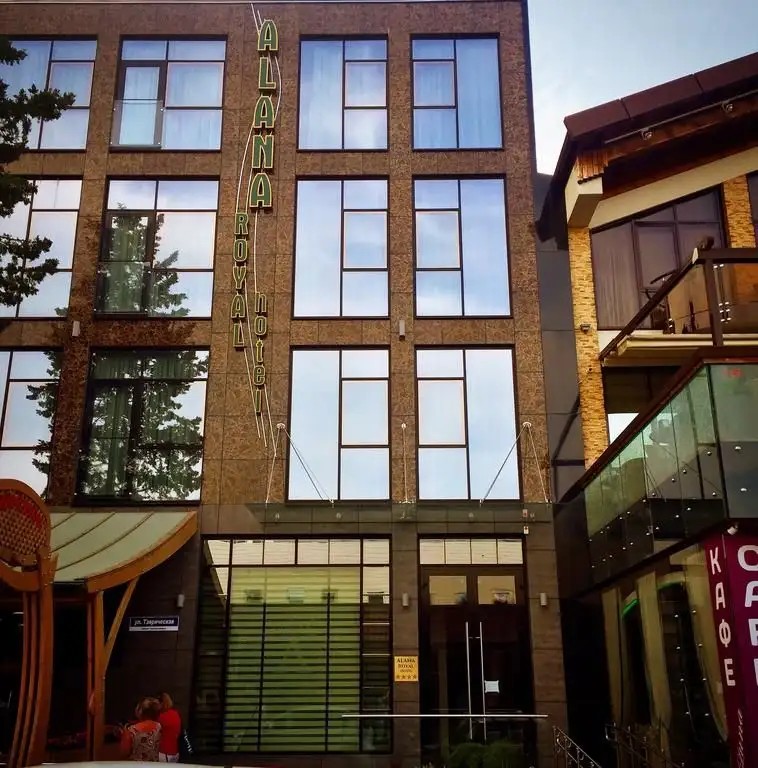 ALANA ROYAL