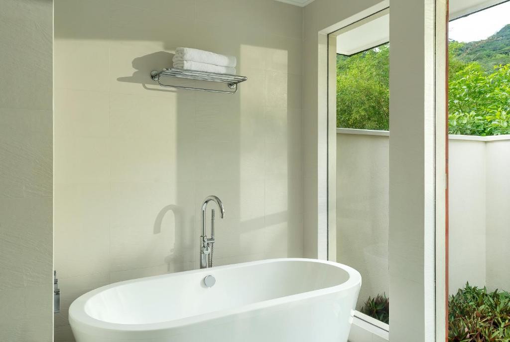 NIVA LABRIZ SEYCHELLES (EX. LABRIZ SILHOUETTE SEYCHELLES)