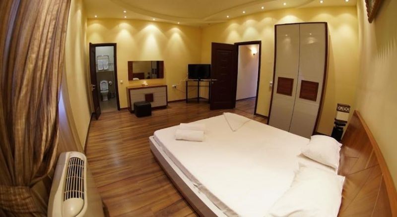 deluxe suite (with spa bath and sauna)