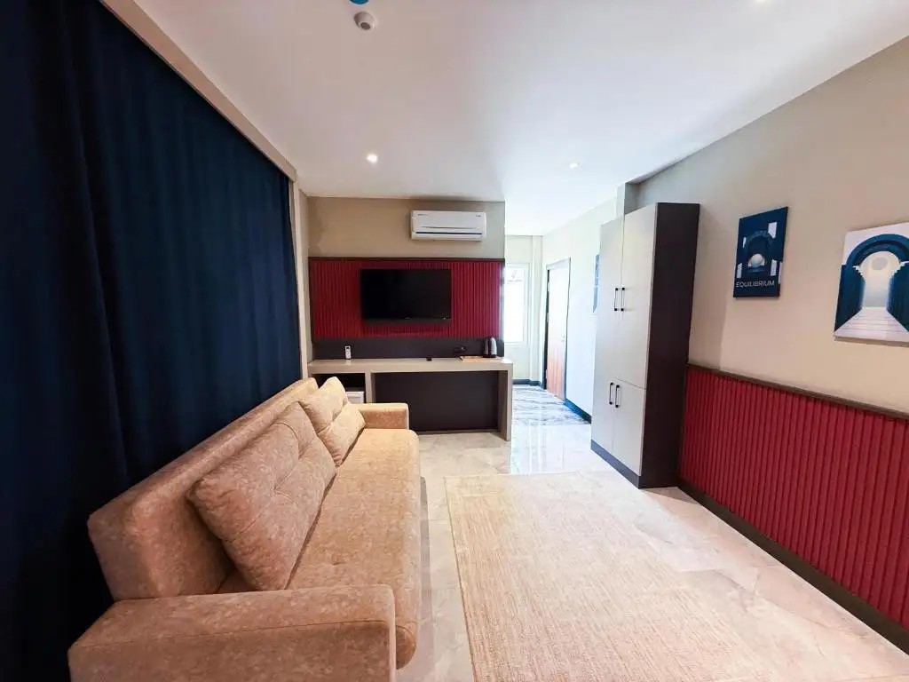 SKY LUXE HOTEL