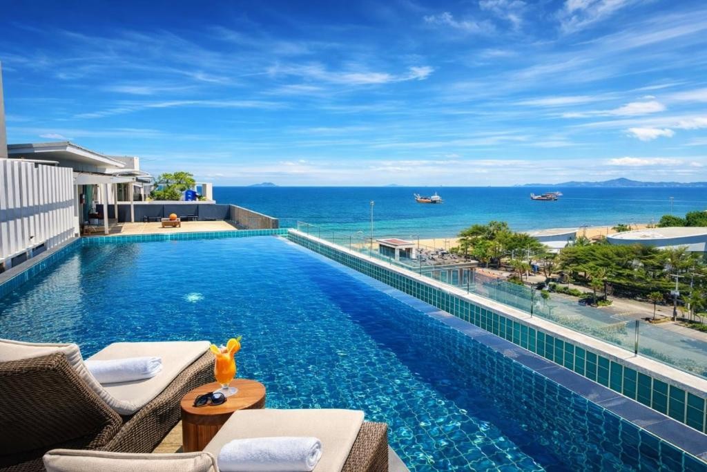 SUNDAY BEACHFRONT VIEW JOMTEIN (EX. D@SEA HOTEL)