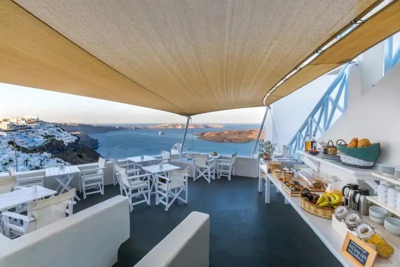BLUE DOLPHINS APARTMENTS & SUITES
