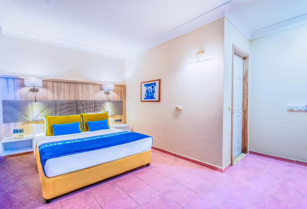CLUB BIG BLUE SUITE