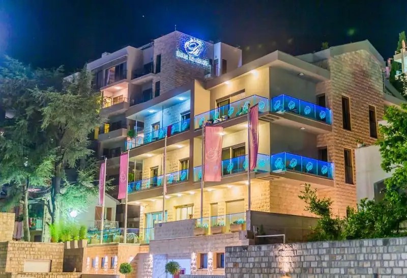 BUTUA RESIDENCE