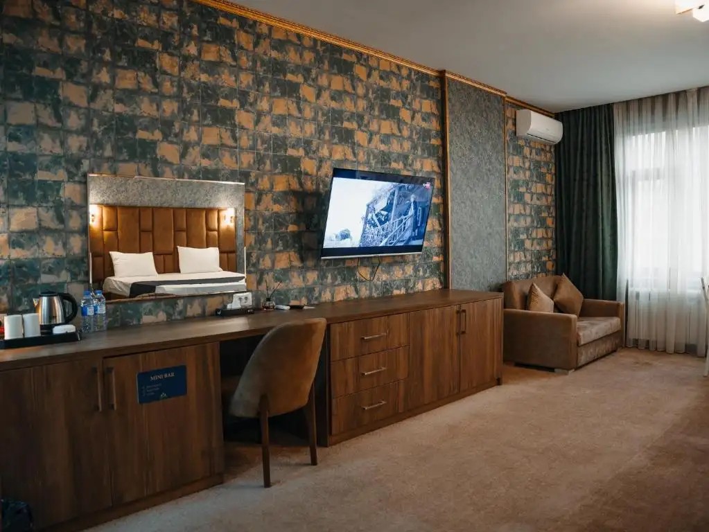 ALISON HOTEL