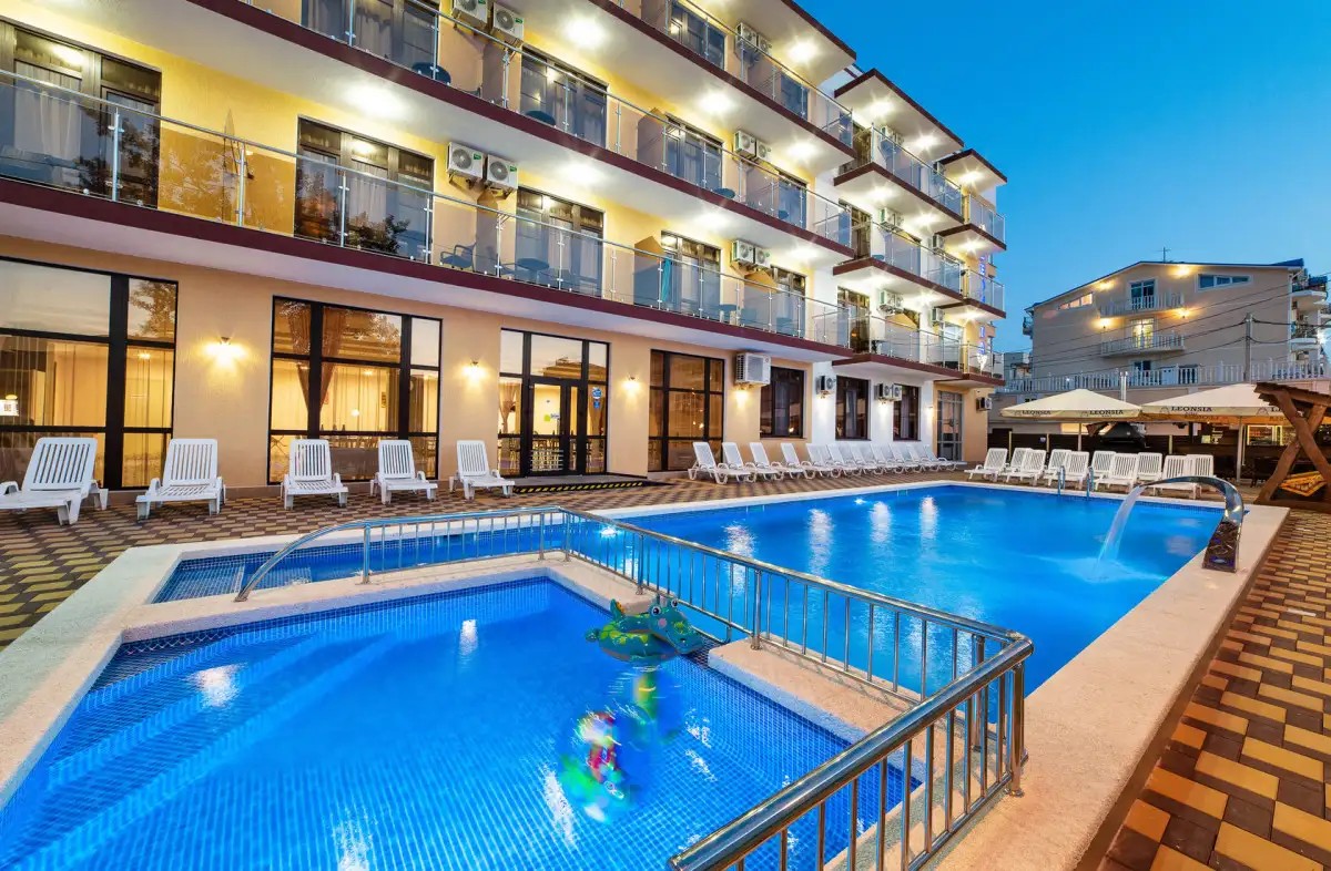 LEONSIA FAMILY HOTEL