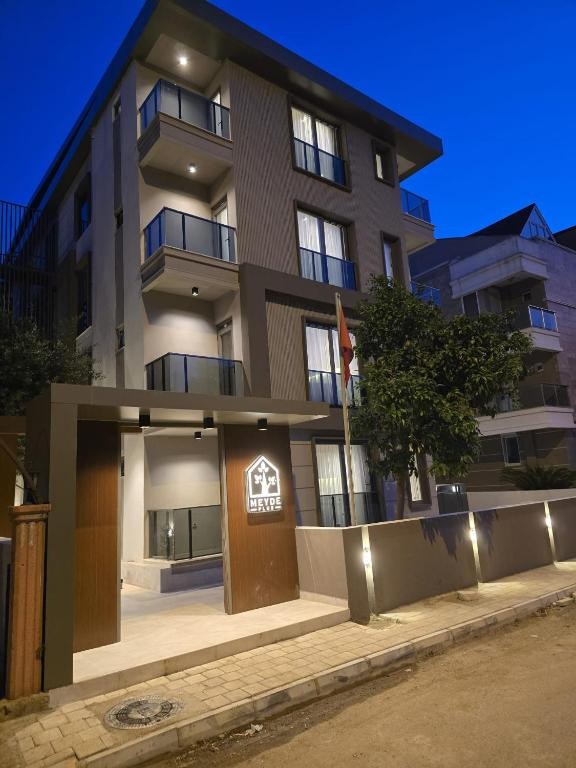 MEYDE PLUS SUITES