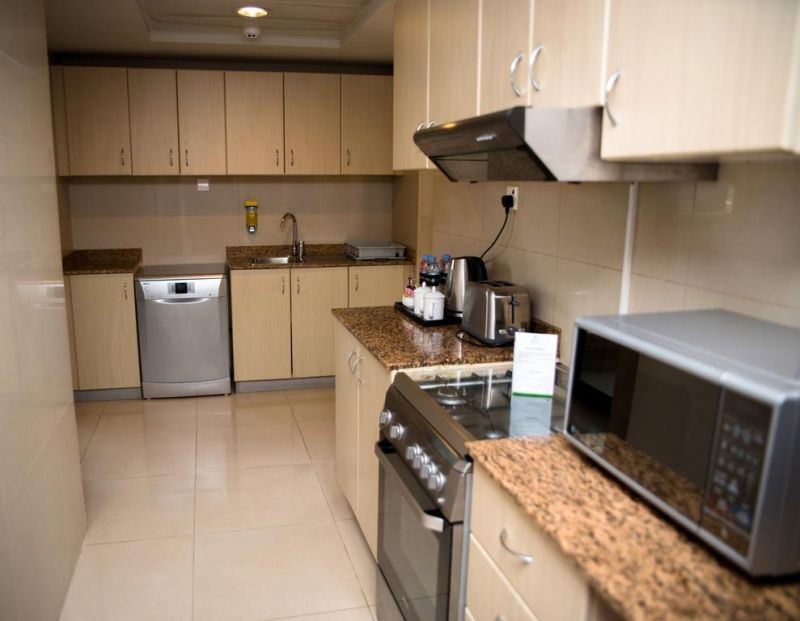 1 bedroom apartment skyline view