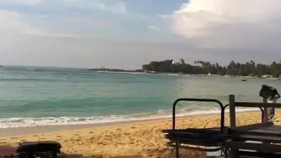 FULL MOON RESORT