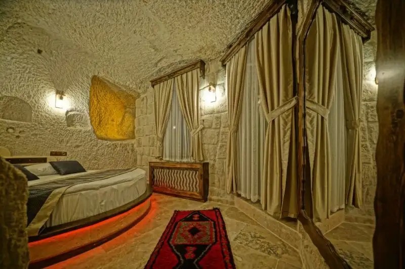 CASTLE CAVE HOTEL