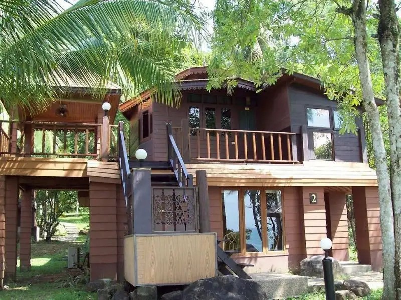 AUNCHALEENA BEACH FRONT RESORT
