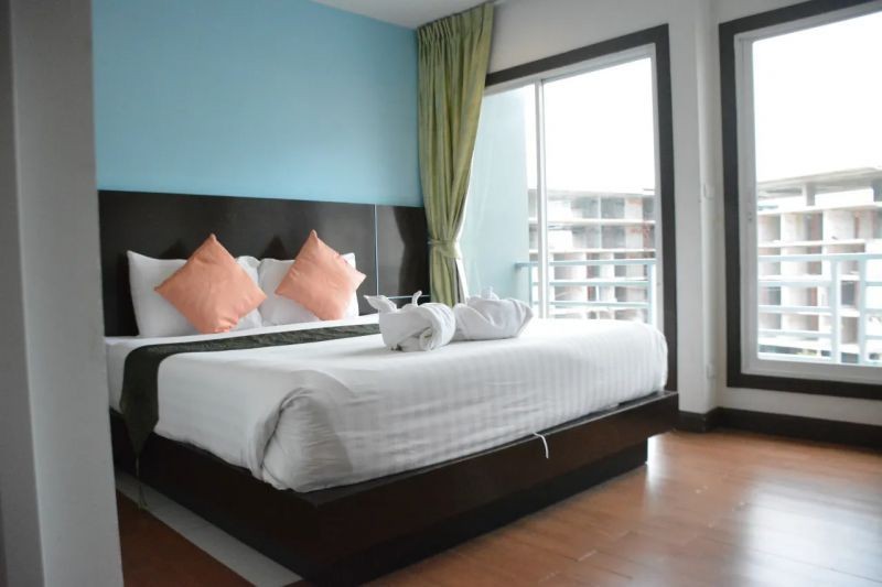 deluxe with bathtub