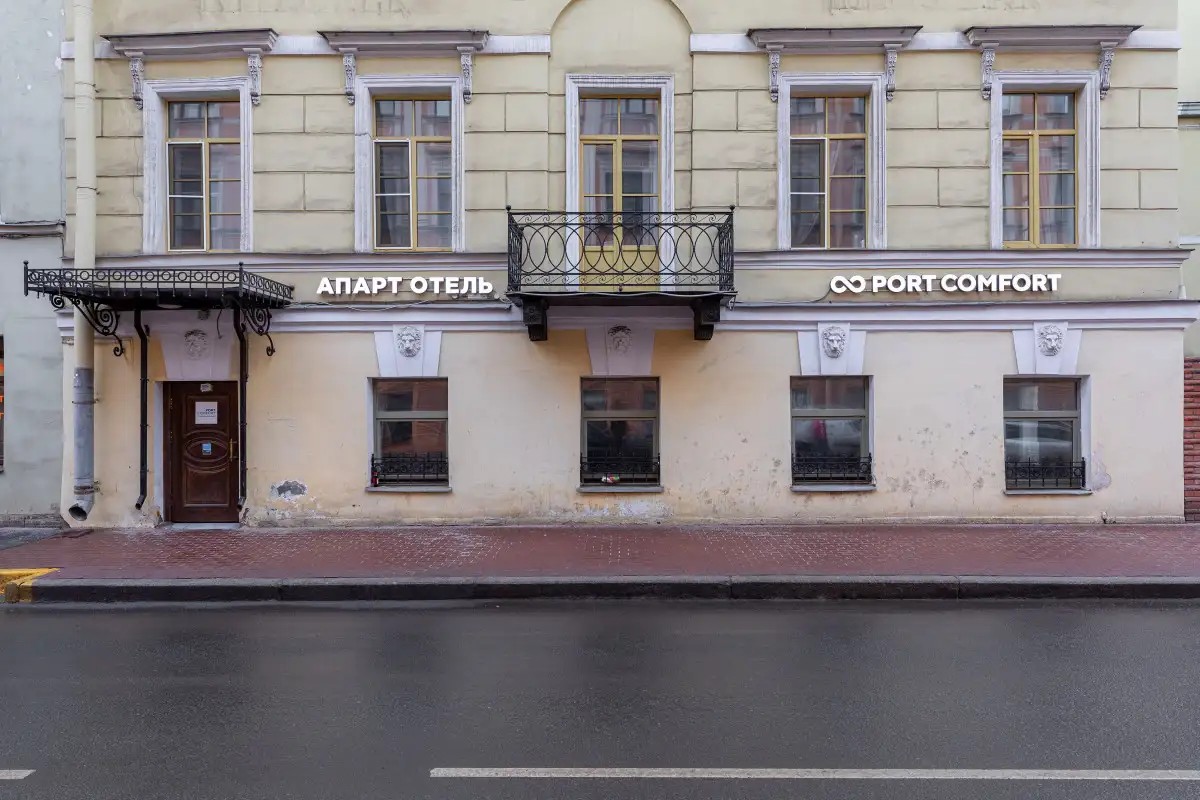 PORT COMFORT AT THE GRIBOEDOV