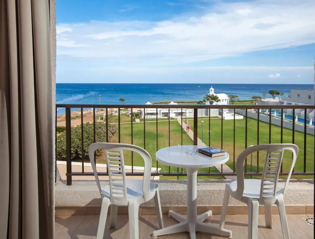 PENELOPE BEACH HOTEL APTS