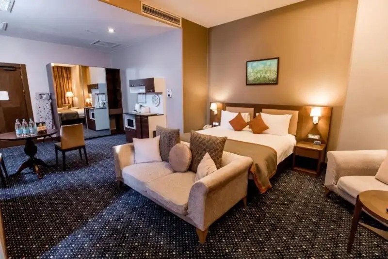 PARKSIDE HOTEL & APARTMENTS