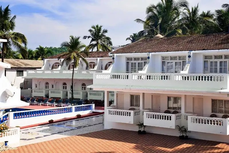 QEES EMPIRE BEACH