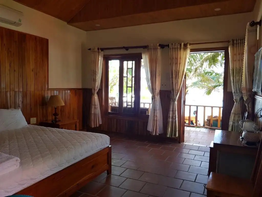 FREE BEACH RESORT