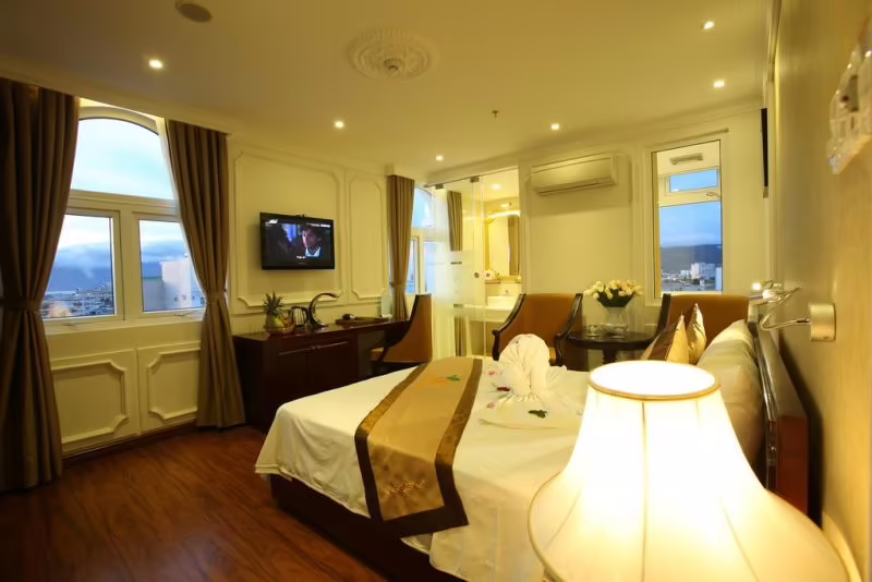 ORANGE HOTEL