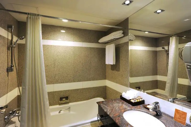 DOUBLETREE BY HILTON BANGKOK PLOENCHIT (EX. MAJESTIC GRANDE)