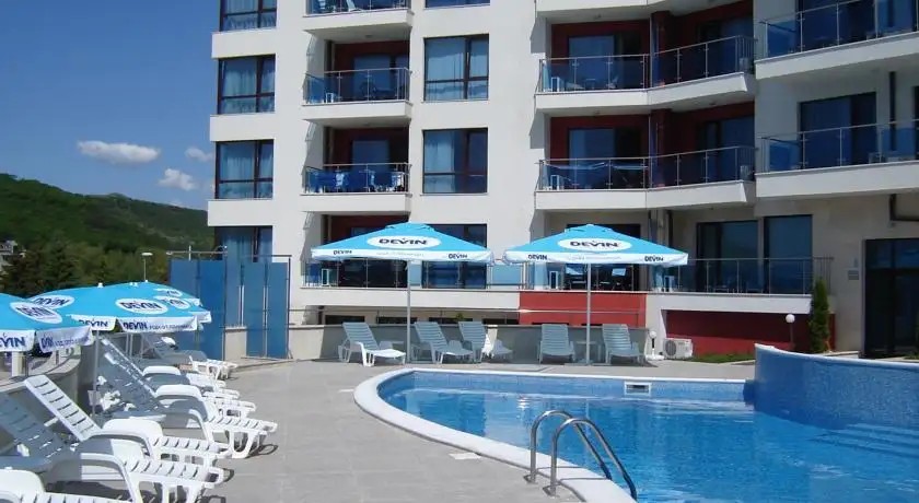 ROYAL COVE RESIDENCE APT