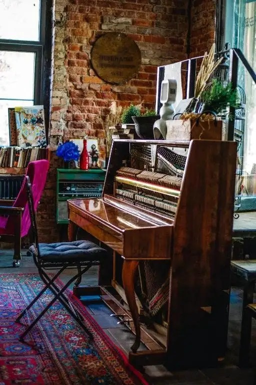 ART HOUSE TOLSTOY