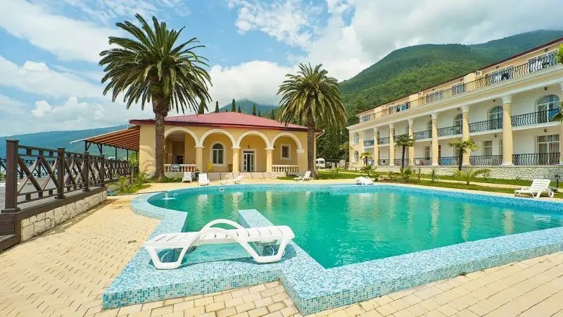 ЛАЗУРНЫЙ БЕРЕГ