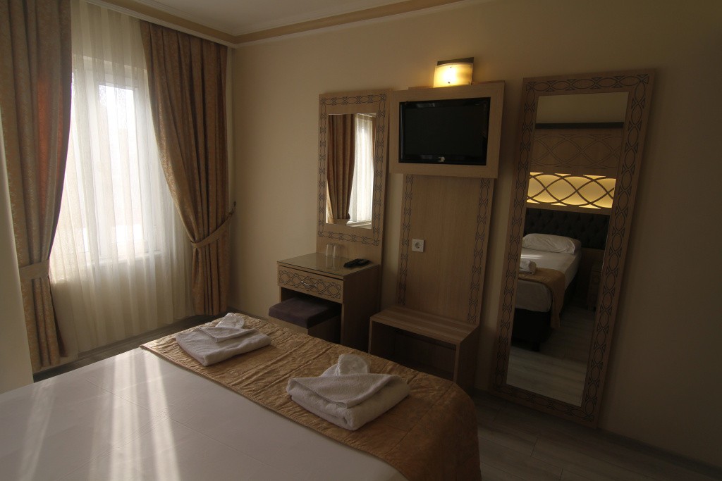 GRAND LIZA HOTEL
