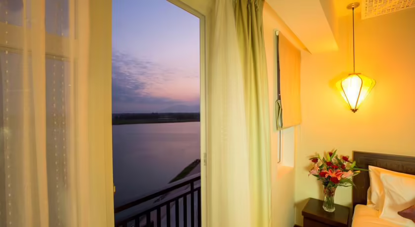ROYAL RIVERSIDE 